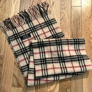 Burberry 100% lambswool scarf
